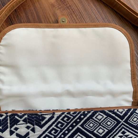 Roxy purse (Matching wallet sold separately) - Picture 5 of 9